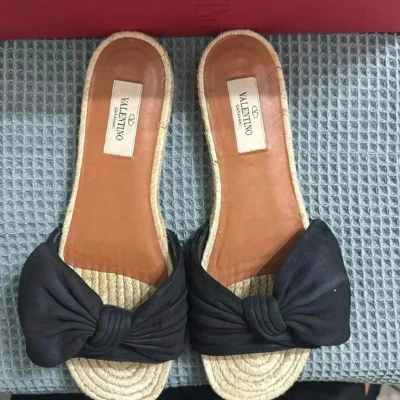 Valentino Garavani Bow Suede slides - Picture 2 of 6